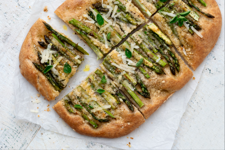 Whole wheat flatbread with asparagus and Grana