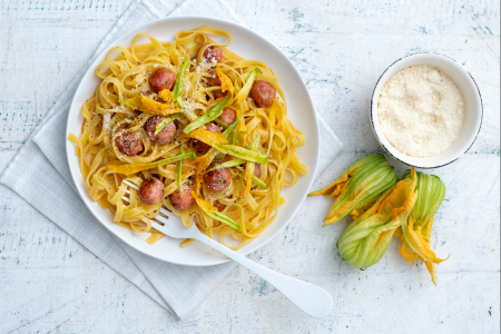 Tagliatelle with meatballs and zucchini flowers