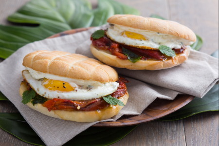 Vegetarian sandwich with peppers and eggs