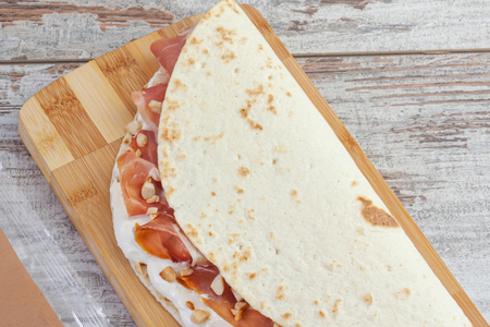 Flatbread with Parma ham and mascarpone