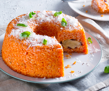 Rice ring filled with eggplants