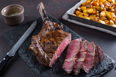 Grilled Tomahawk