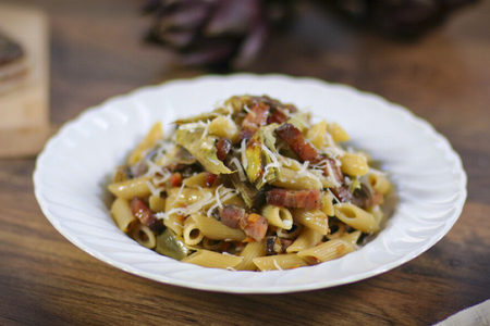 Tasty pasta with artichokes