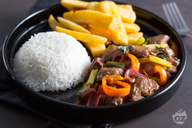 Lomo saltado - Italian recipes by GialloZafferano