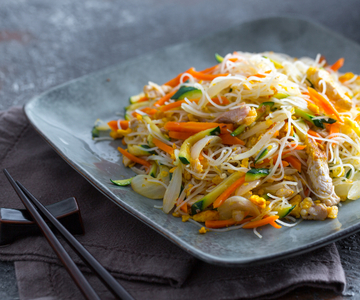 Rice noodles with meat and vegetables