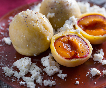Czech fruit dumplings (knedliky)