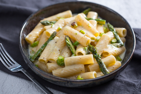 Pasta with asparagus and fontina