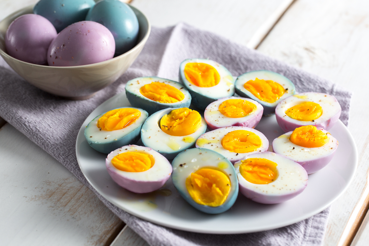Colored Eggs - Italian recipes by GialloZafferano