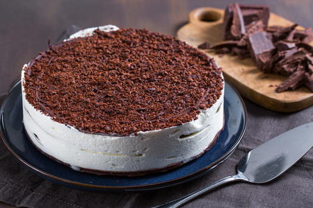 Semi-frozen cake