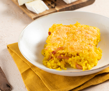 Baked saffron rice with speck and brie