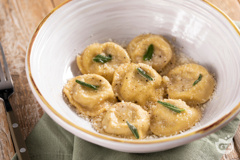 Capon stuffed ravioli