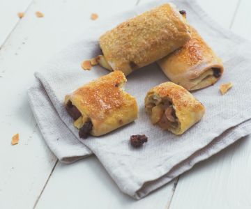 Apple and Chocolate Pockets