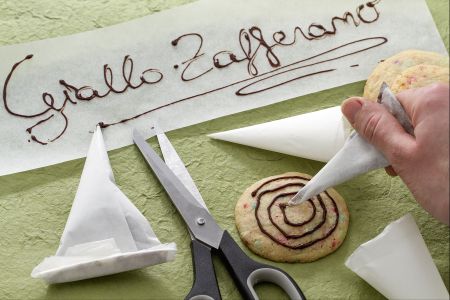 How to make a piping cone with parchment paper