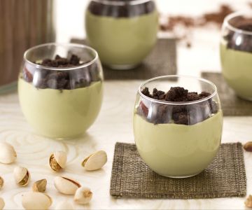 Pistachio Cream Dessert with Cocoa Crumble