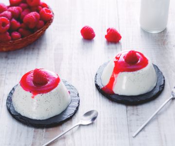 Panna cotta with raspberry coulis