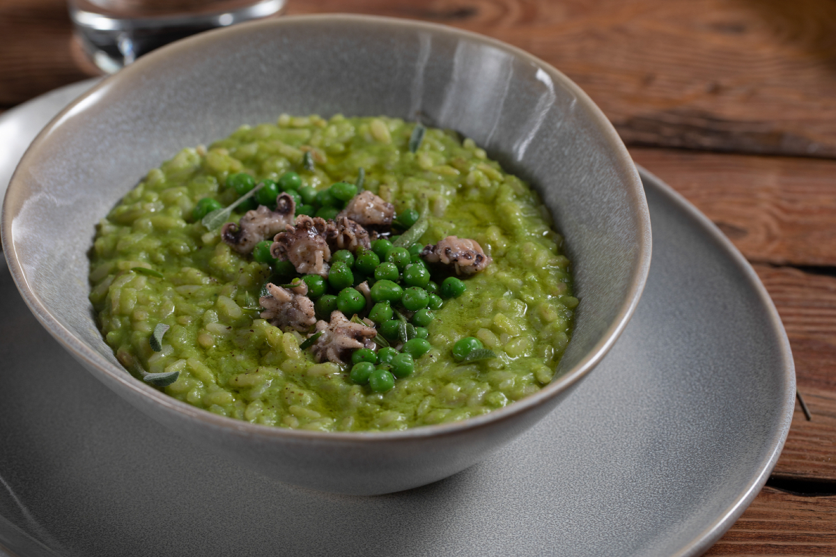 Pea and Cuttlefish Risotto - Italian recipes by GialloZafferano
