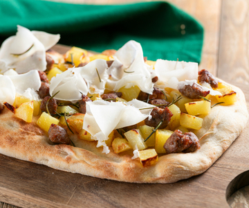 Pinsa with Sausage and Potatoes
