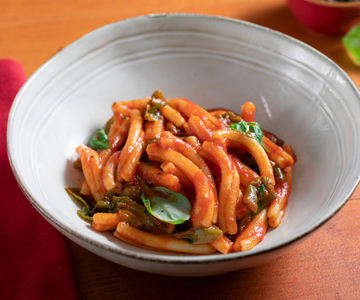 Pasta with tomato sauce and friggitelli