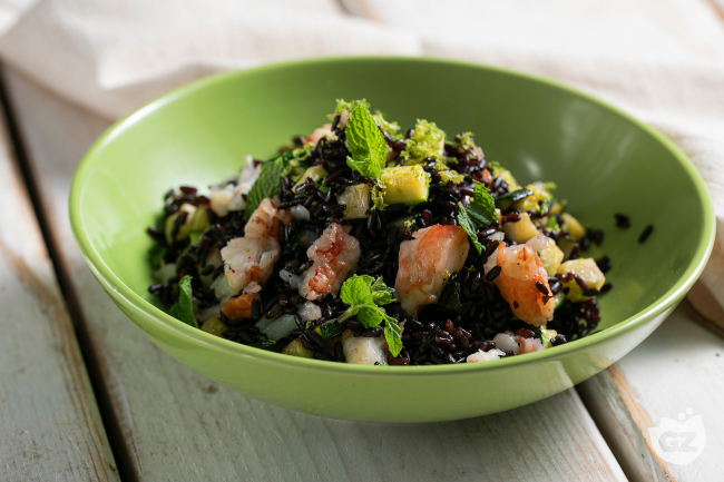 Venere rice with shrimp, zucchini and mint: a summer recipe