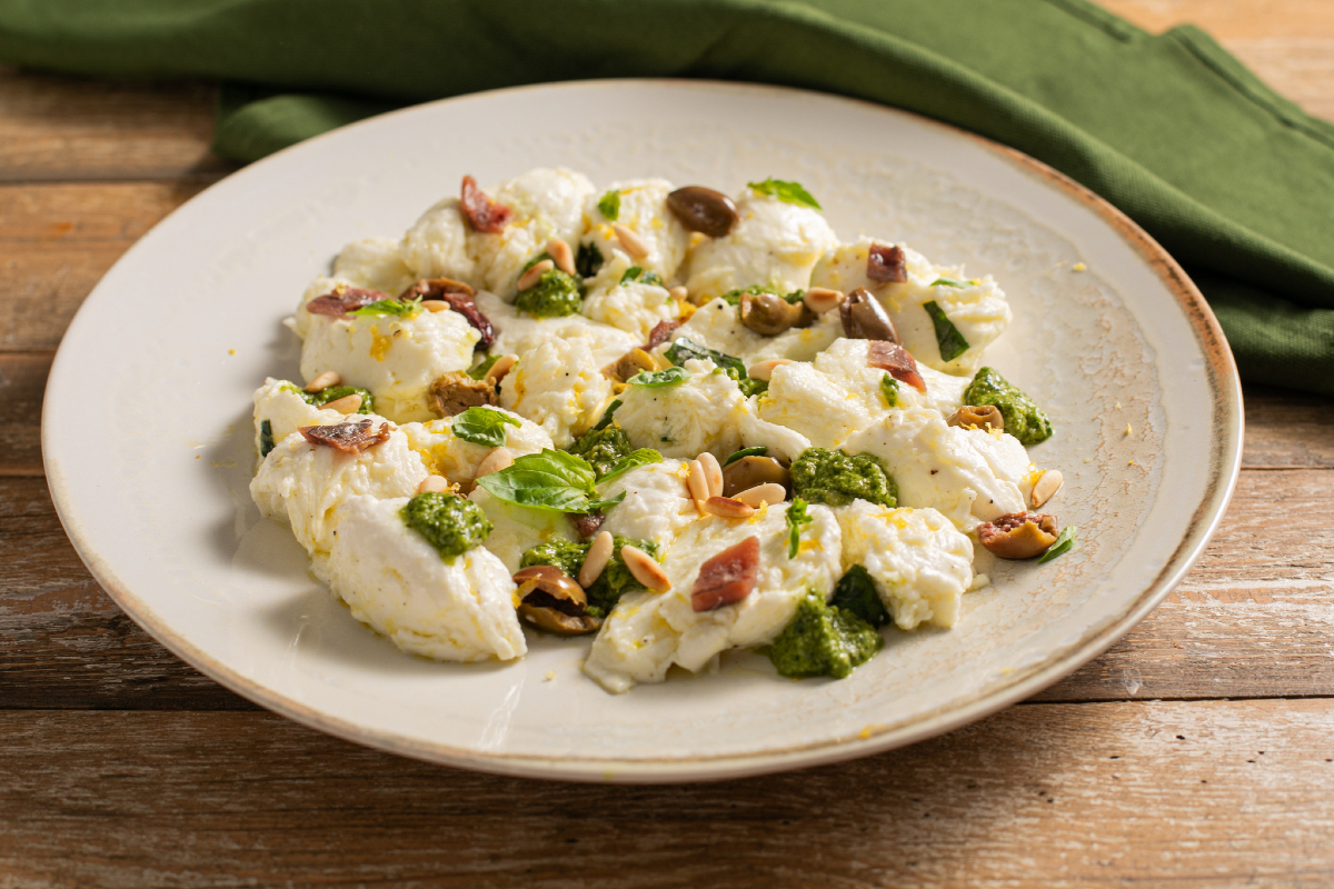Ligurian marinated mozzarella