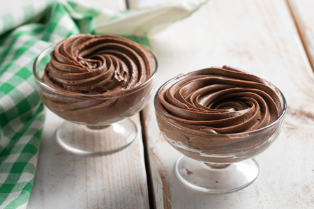 Quick dark chocolate mousse